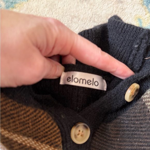 elomelo Plaid Button-Front Poncho Cape with Fringe Trim - Picture 10 of 16